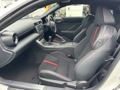 BRZ(スバル)中古車 前席内装