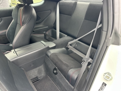 BRZ(スバル)中古車 後席内装