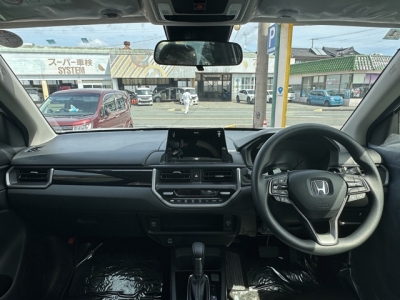 WR-V(ホンダ)ディーラ-試乗車 後席から見た前席