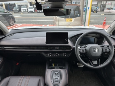 ZR-V(ホンダ)中古車 後席から見た前席