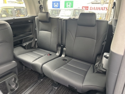 アルファード(トヨタ)中古車 後席から見た前席