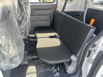 N-VAN(ホンダ)届出済未使用車 後席から見た前席