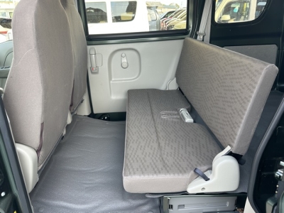 エブリイバン(スズキ)中古車 後席内装