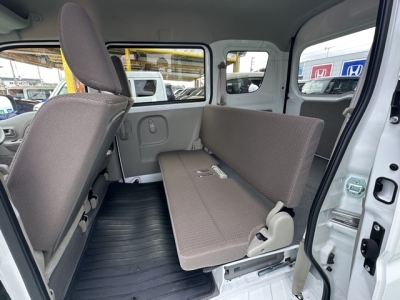 NV１００クリッパー(ニッサン)中古車 後席内装