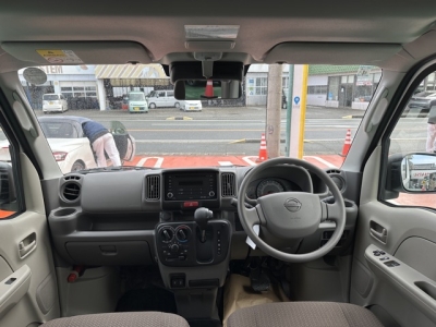 エブリイバンのOEM(スズキ)中古車 後席から見た前席