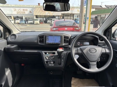 ミライース(ダイハツ)中古車 後席から見た前席