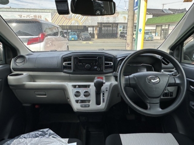 ミライース(ダイハツ)中古車 後席から見た前席