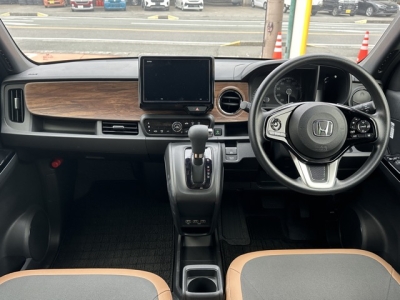 N-ONE(ホンダ)中古車 後席から見た前席