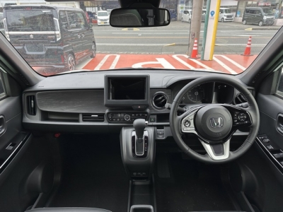 N-ONE(ホンダ)中古車 後席から見た前席