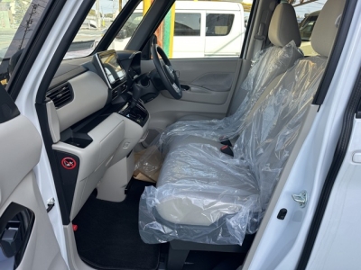 新型ルークス(ニッサン)中古車 前席内装