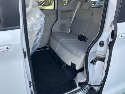 新型ルークス(ニッサン)中古車 後席内装