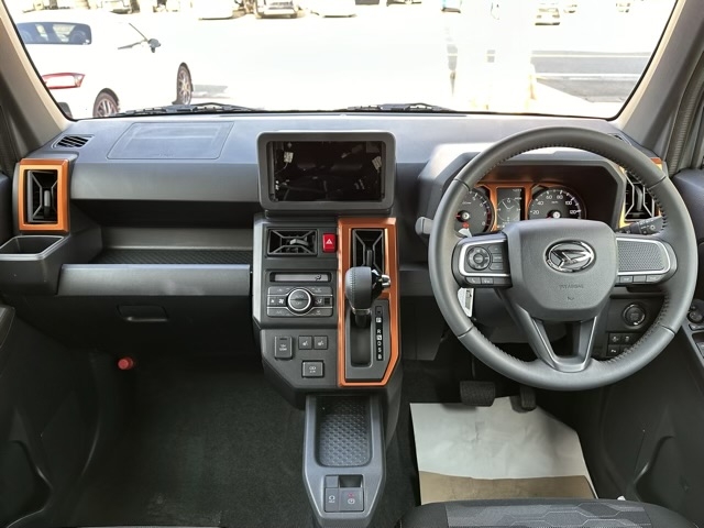 タフト(ダムド)新車見本展示無 8