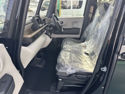 新型N-BOX(ホンダ)届出済未使用車 前席内装