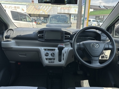 ミライースのOEM(ダイハツ)中古車 後席から見た前席