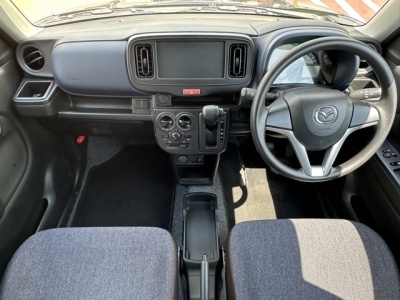 アルトのOEM(スズキ)中古車 後席から見た前席
