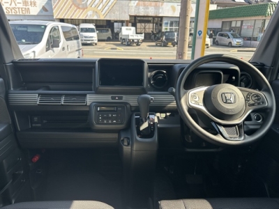 N-VAN(ホンダ)届出済未使用車 後席から見た前席