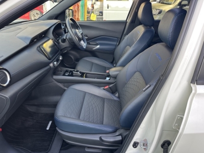 キックス(ニッサン)中古車 前席内装