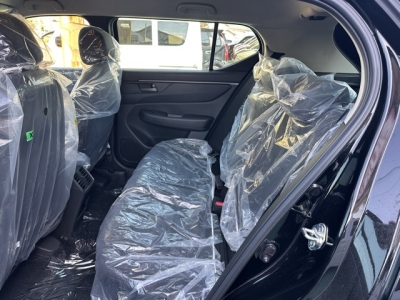 WR-V(ホンダ)登録済未使用車 後席内装
