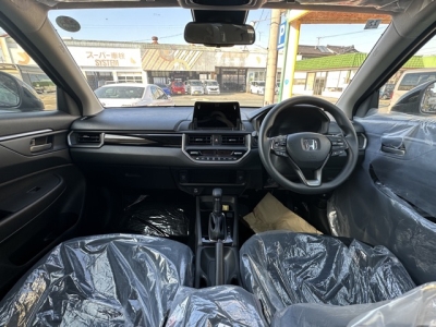 WR-V(ホンダ)登録済未使用車 後席から見た前席