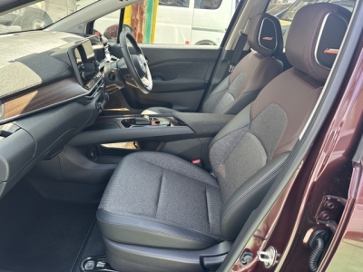 オーラ(ニッサン)中古車 前席内装