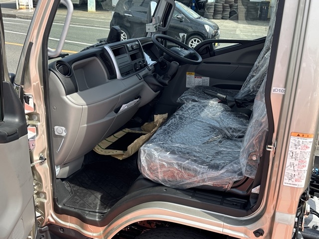 キャンター(三菱)レンタ登録済未使用車 9