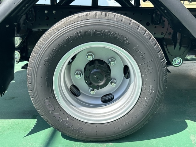 キャンター(三菱)登録済未使用車 11