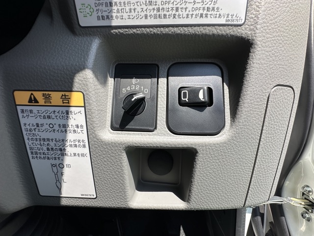 キャンター(三菱)登録済未使用車 17