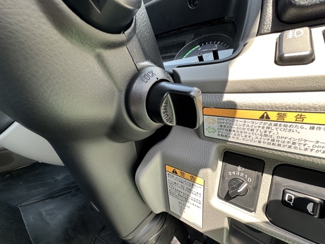 キャンター(三菱)登録済未使用車 18