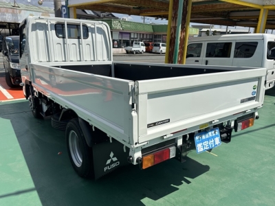 キャンター(三菱)登録済未使用車 後方