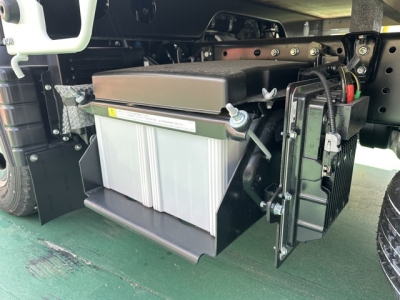キャンター(三菱)登録済未使用車 後席内装