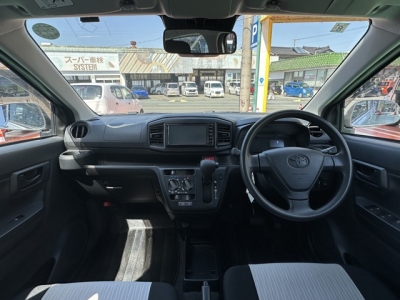 ミライースのOEM(ダイハツ)中古車 後席から見た前席