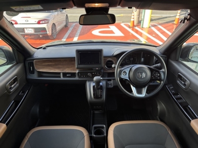 N-ONE(ホンダ)中古車 後席から見た前席