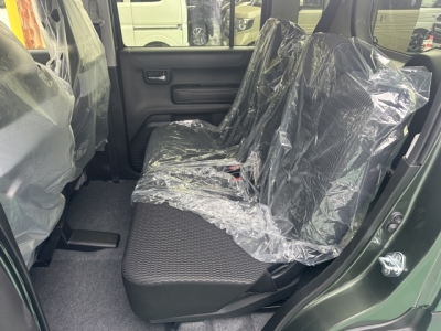 ハスラー(スズキ)届出済未使用車 後席内装