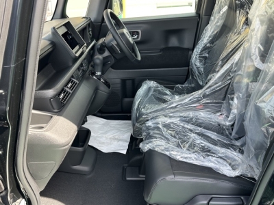 新型N-BOX(ホンダ)届出済未使用車 前席内装