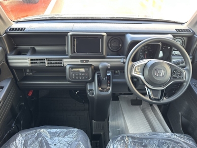 N-VAN(ホンダ)届出済未使用車 後席から見た前席