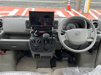 エブリイバンのOEM(スズキ)中古車 後席から見た前席