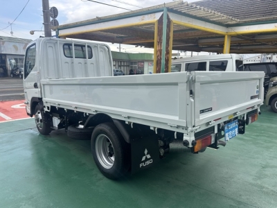 キャンター(三菱)レンタ登録済未使用車 後方