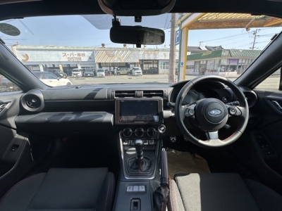 GR86の共同開発車(トヨタ)中古車 後席から見た前席