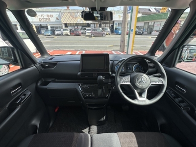 eKクロススペース(三菱)中古車 後席から見た前席