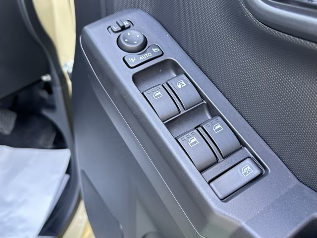タフト(ダムド)新車見本展示無 12