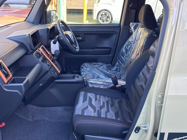 タフト(ダムド)新車見本展示無 3