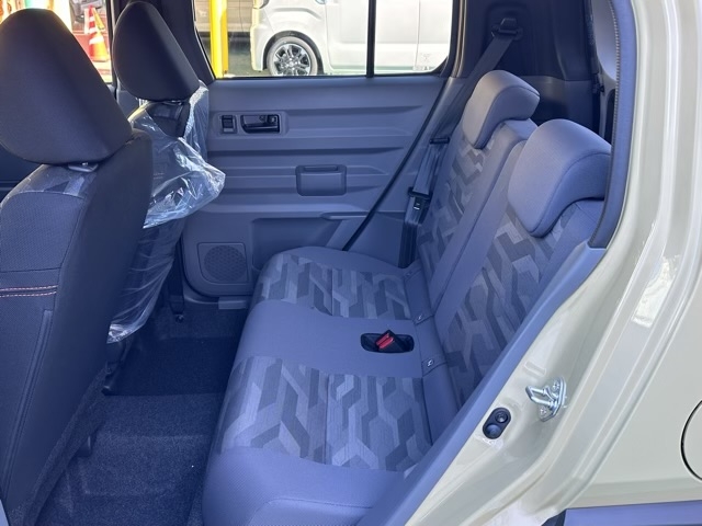 タフト(ダムド)新車見本展示無 4