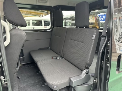 ハイゼットカーゴ(ダムド)新車見本展示無 後席から見た前席
