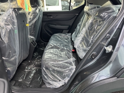 WR-V(ホンダ)登録済未使用車 後席内装