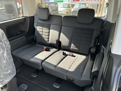 デリカD:5 4WD(三菱)登録済未使用車 内外装写真他