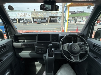 N-VAN(ホンダ)届出済未使用車 後席から見た前席