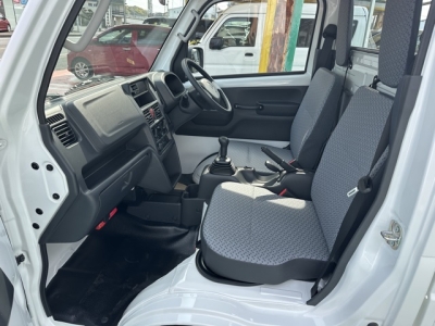 キャリイトラックのOEM(スズキ)届出済未使用車 前席内装