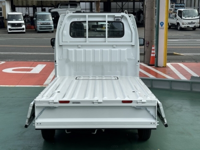 キャリイトラックのOEM(スズキ)届出済未使用車 内外装写真他１