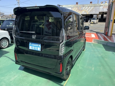 N-BOXカスタム(ホンダ)中古車 内外装写真他２