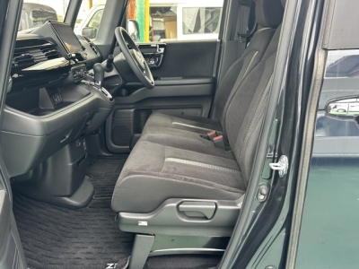 N-BOXカスタム(ホンダ)中古車 前席内装